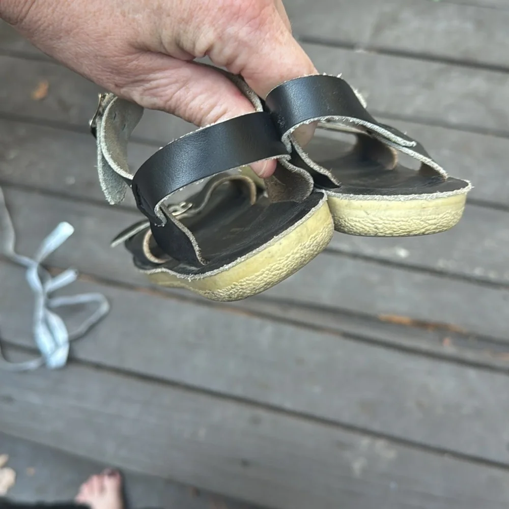 Sun San Salt Water Surfer black leather kids sandals (see measurements)